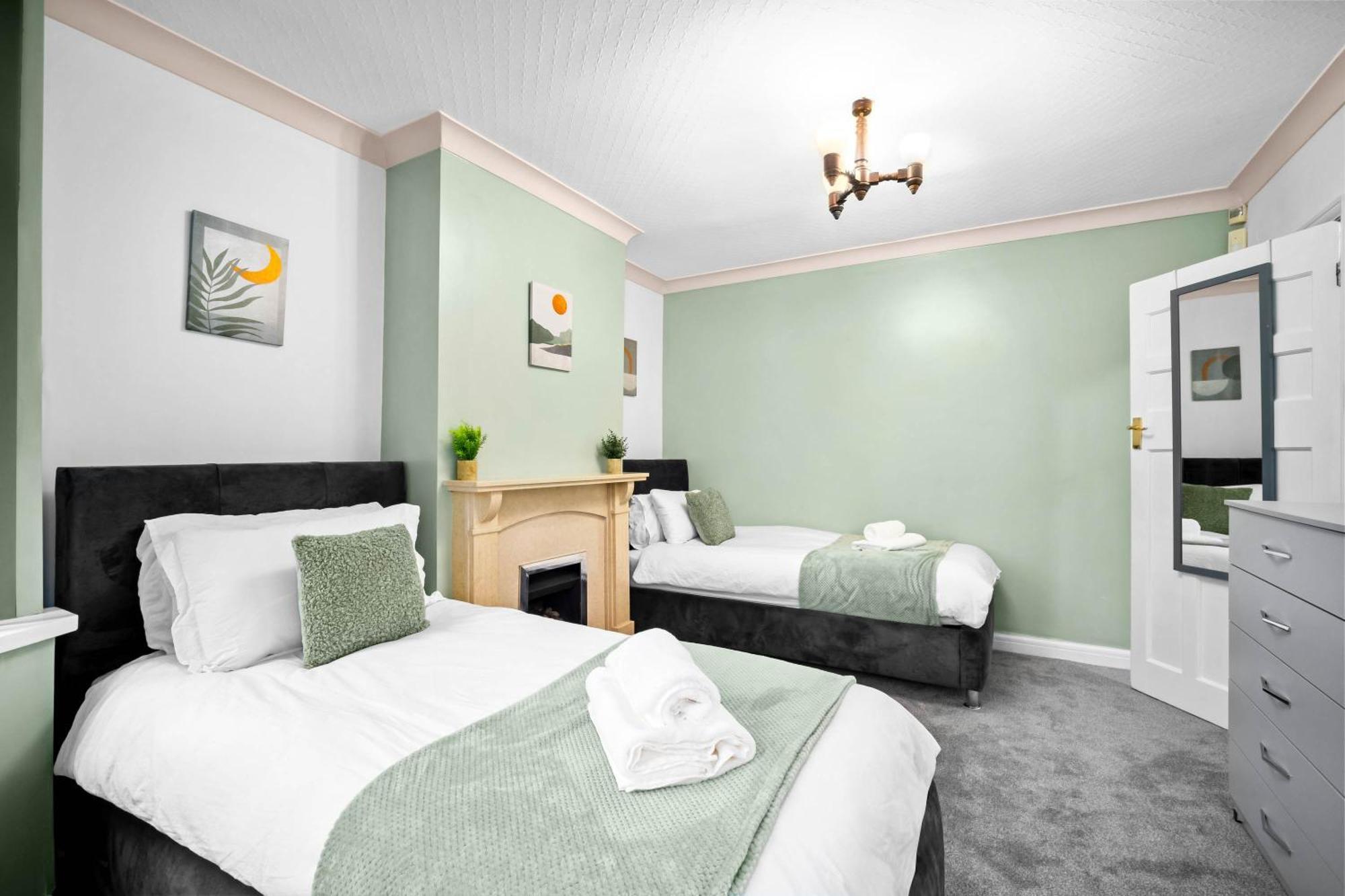Modern 18 Guest Large Home In Solihull - Near Nec, Jlr, Hs2 And Bhx Birmingham Exteriör bild