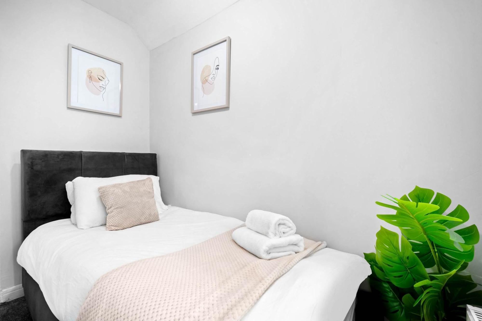 Modern 18 Guest Large Home In Solihull - Near Nec, Jlr, Hs2 And Bhx Birmingham Exteriör bild
